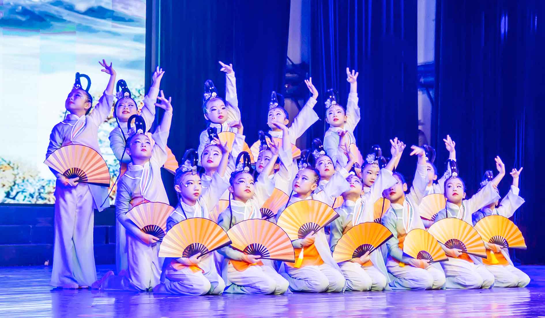 �҂��Ѵ��죬�����˲�ɫ��Ԋ